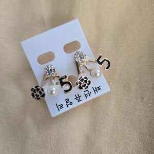 Elegant Gold and Black Earrings with Pearl Accents